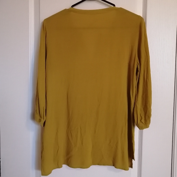 Top - Picture 2 of 10